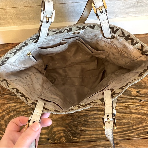 Michael Kors Tan Signature Logo Shoulder Purse - Picture 11 of 14